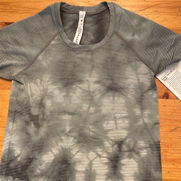 NWT Lululemon Swiftly Tech 2.0 Short Sleeve - Picture 2 of 4